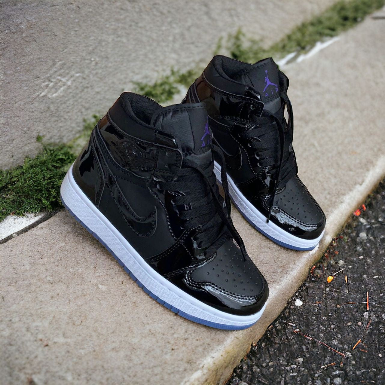 JORDAN RETRO 1 CHAROL NEGRA- BLANCA