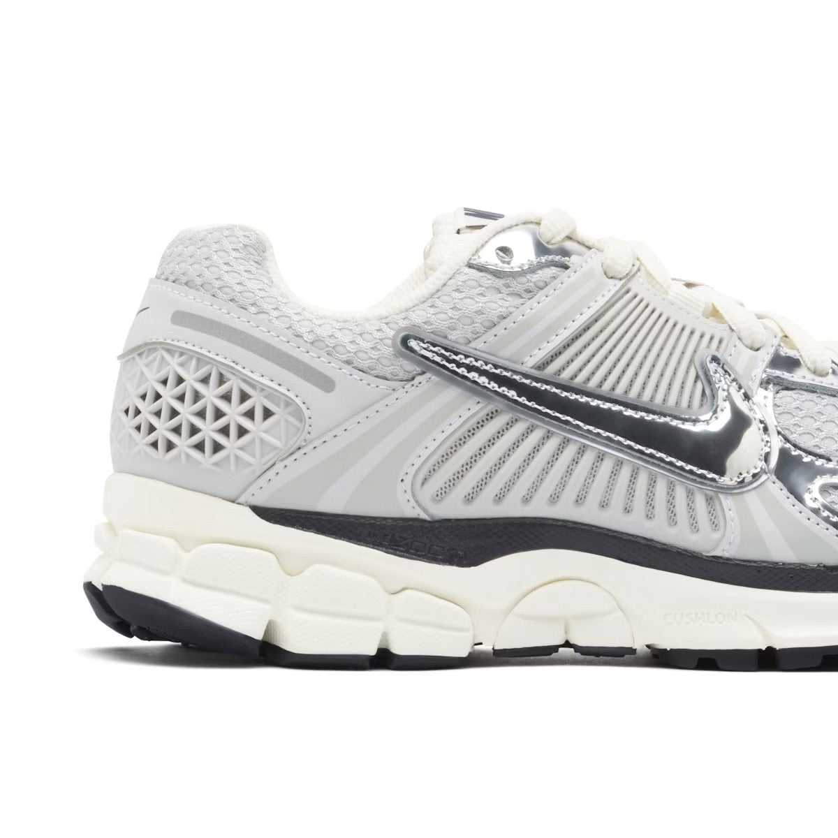 NIKE VOMERO GRIS/PLATEADO