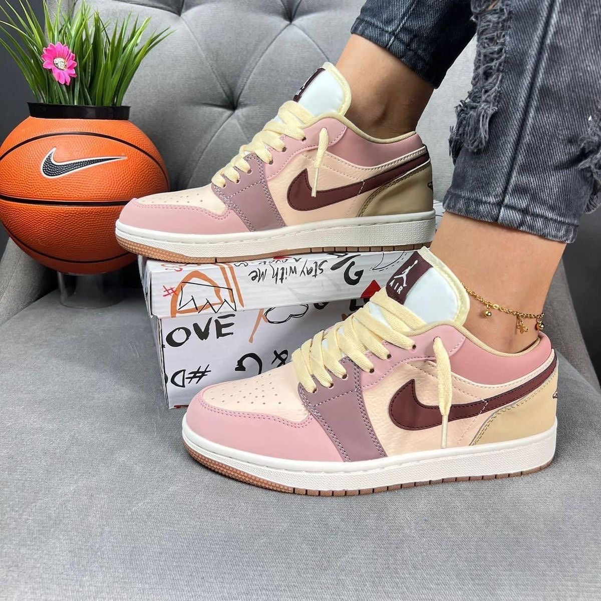 JORDAN RETRO 1 LOW PASTEL