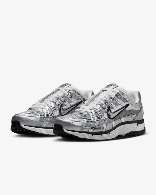 NIKE P6000 PLATEADO