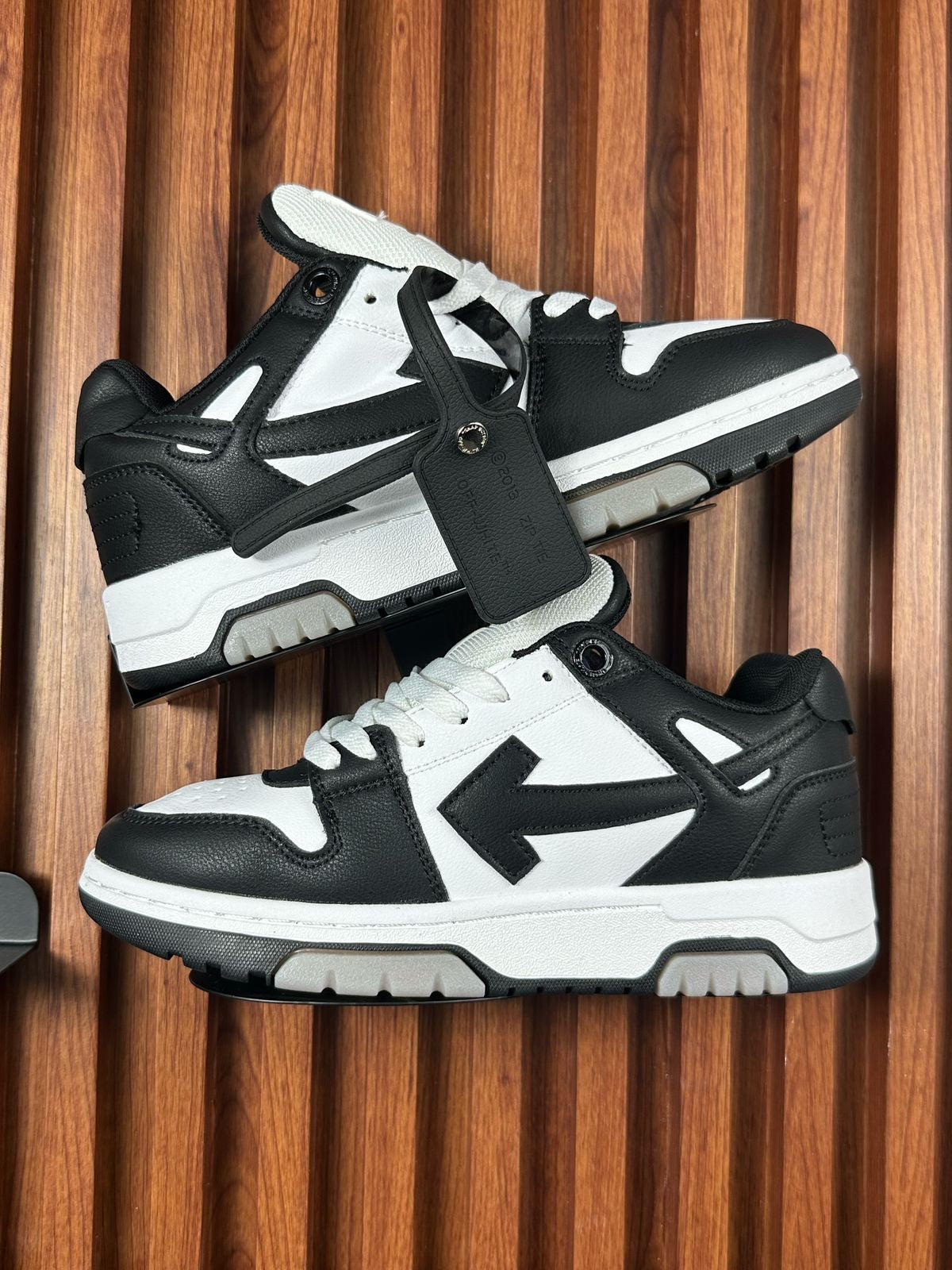 OFF-WHITE  NEGRO - BLANCO