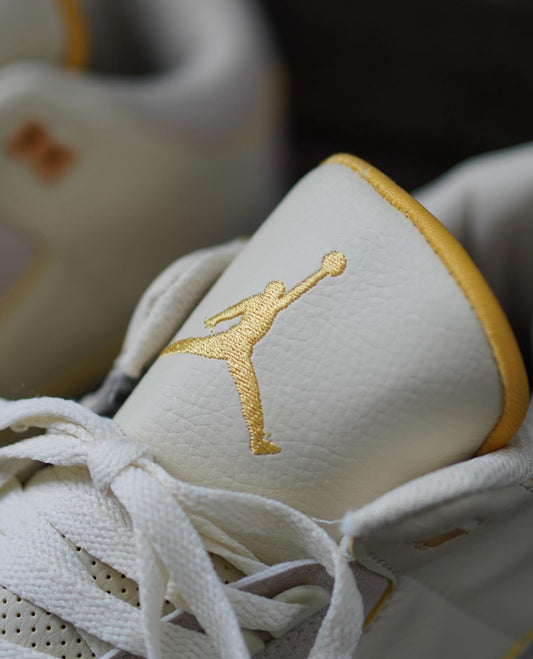 JORDAN RETRO J BALVIN BEIGE