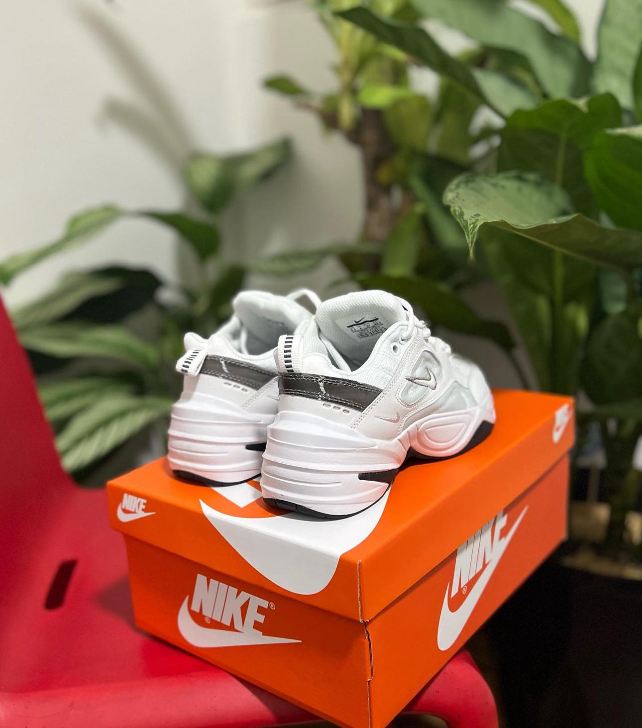 NIKE TEKNO BLANCO - GRIS