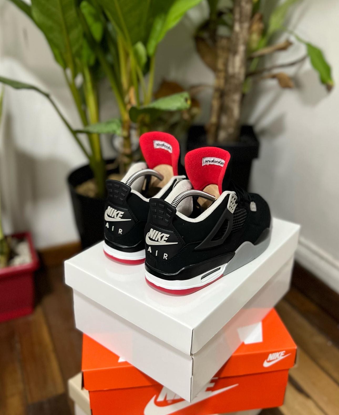 JORDAN RETRO NEGRO - ROJO