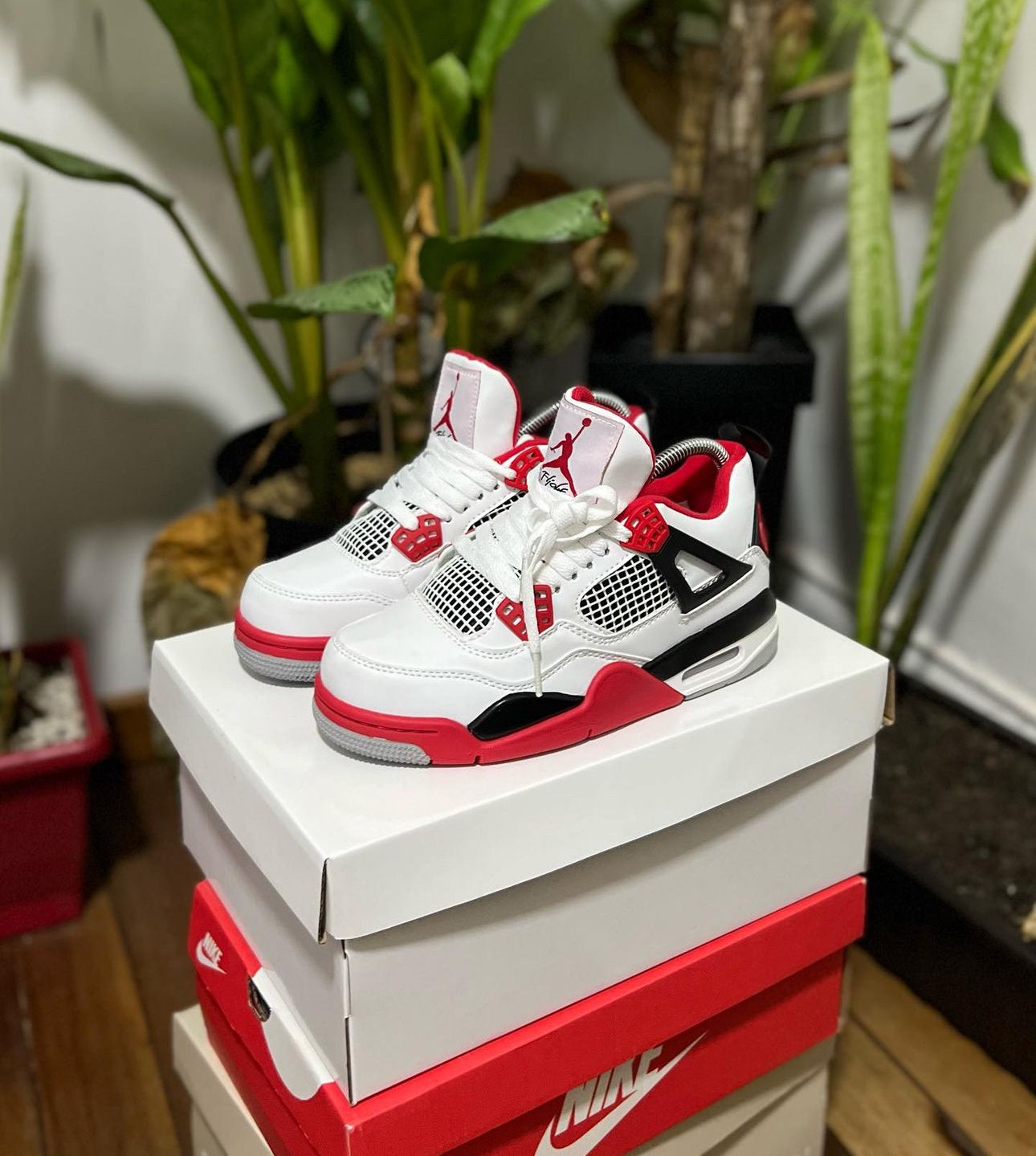 JORDAN RETRO BLANCO ROJO