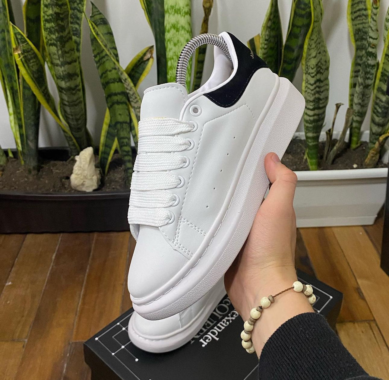 Alexander Mcqueen Zapatos Blancos Con Negros Alexander Mcqueen