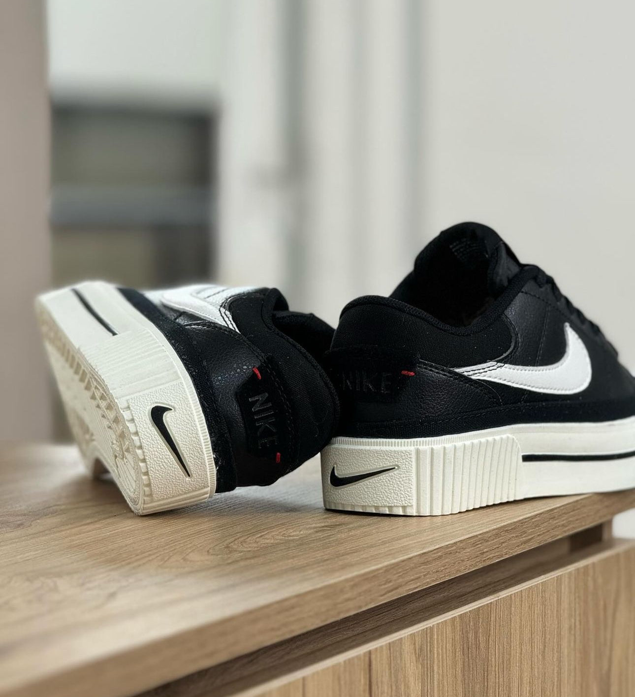 NIKE LEGACY NEGRO - BLANCO