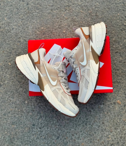 NIKE V2K RUN BEIGE