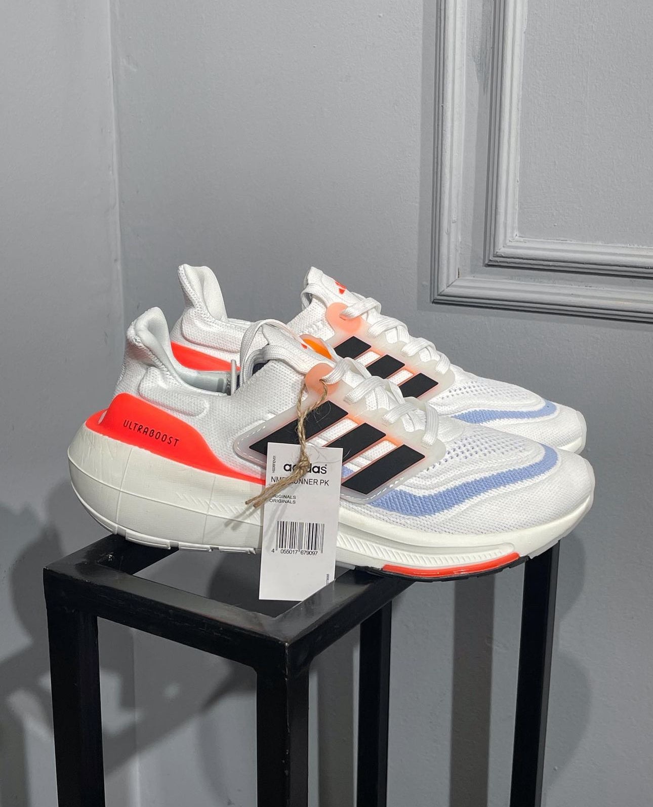 ADIDAS ULTRABOOST LIGHT BLANCO - NARANJA