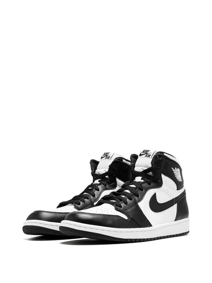 JORDAN RETRO 1 HIGH NEGRO BLANCO
