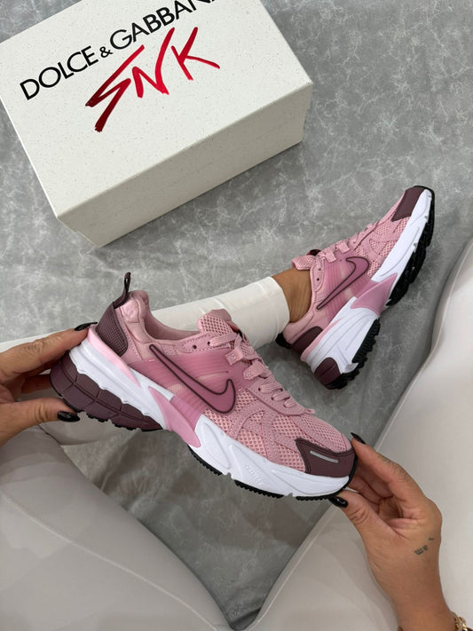 NIKE V2K RUN ROSADO