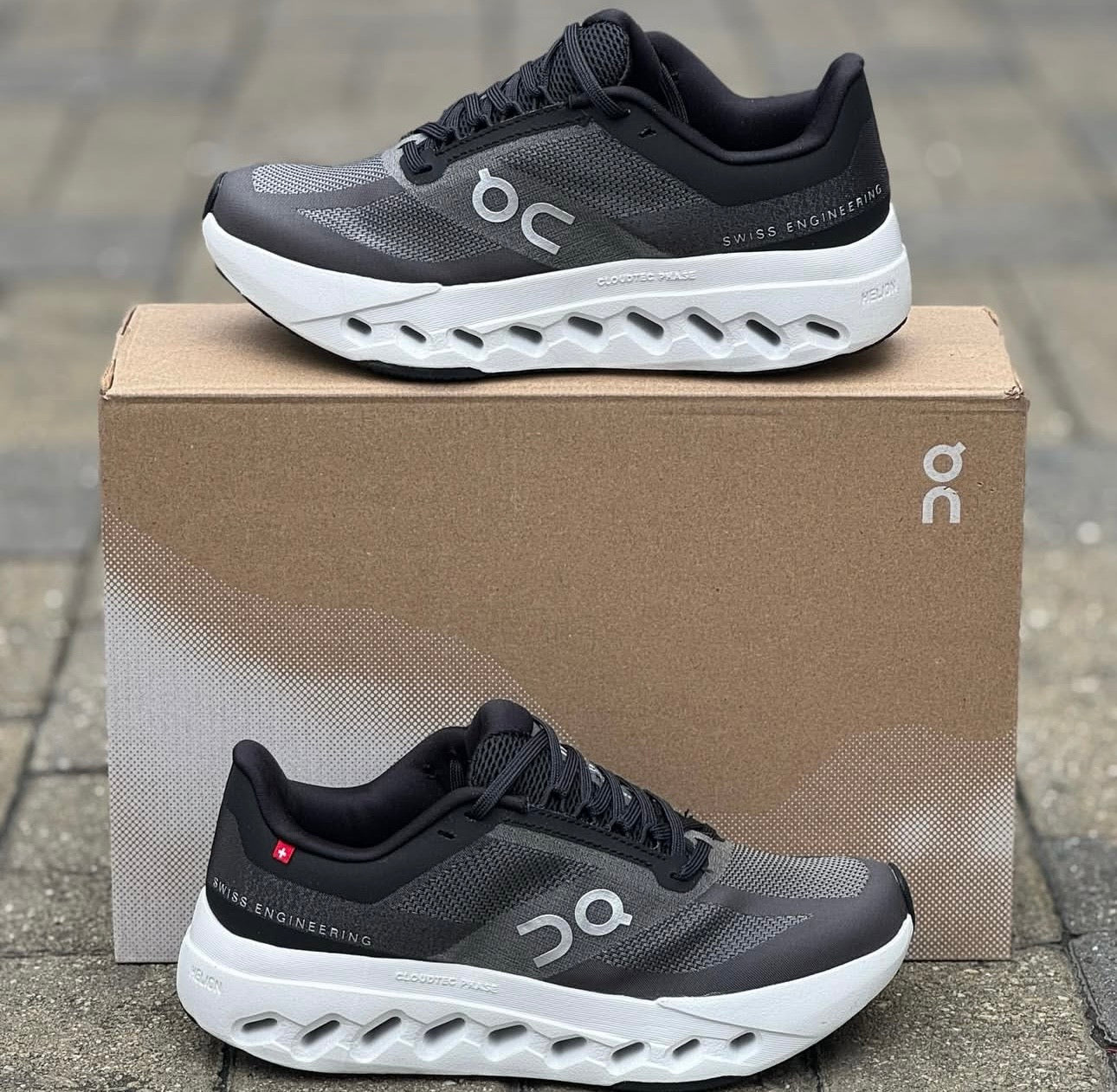 ON CLOUDSURFER NEGRO / BLANCO