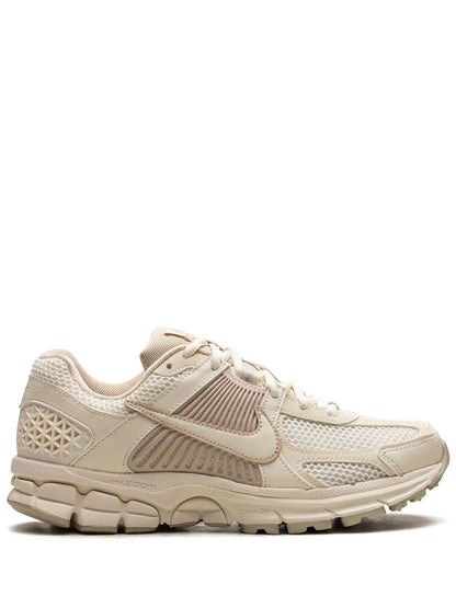 NIKE ZOOM VOMERO 5 BLANCO / BEIGE