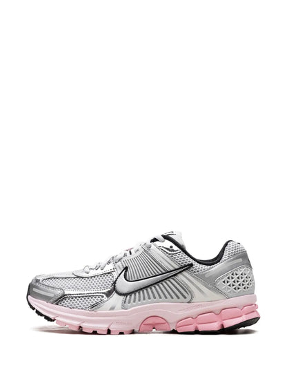 NIKE ZOOM VOMERO 5 PLATEADO / ROSADO