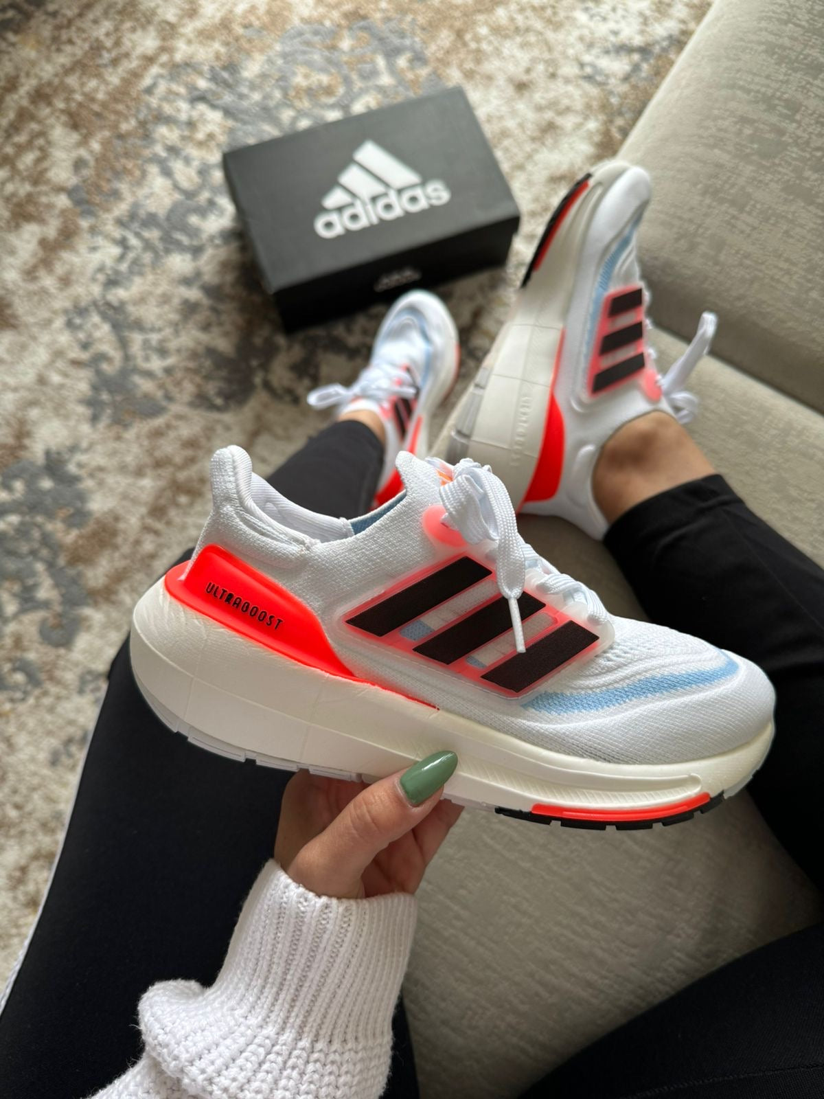 ADIDAS ULTRABOOST LIGHT BLANCO - NARANJA
