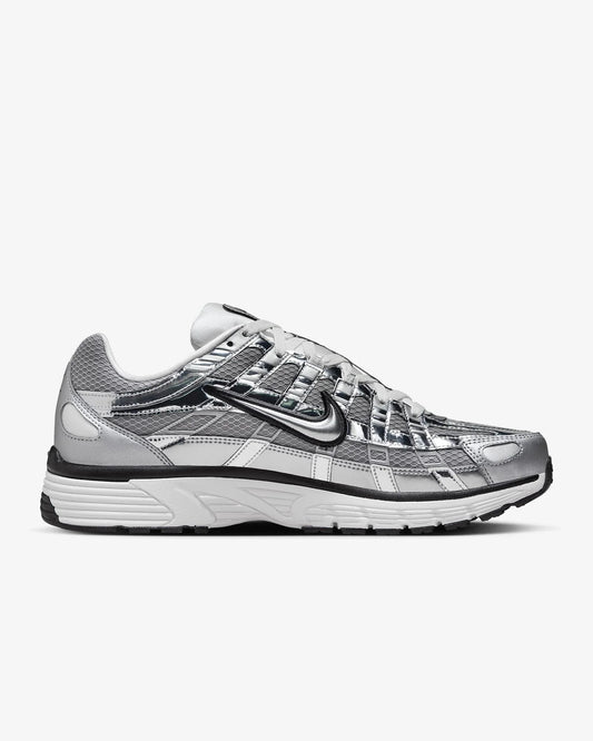 NIKE P6000 PLATEADO