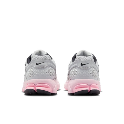 NIKE ZOOM VOMERO 5 PLATEADO / ROSADO