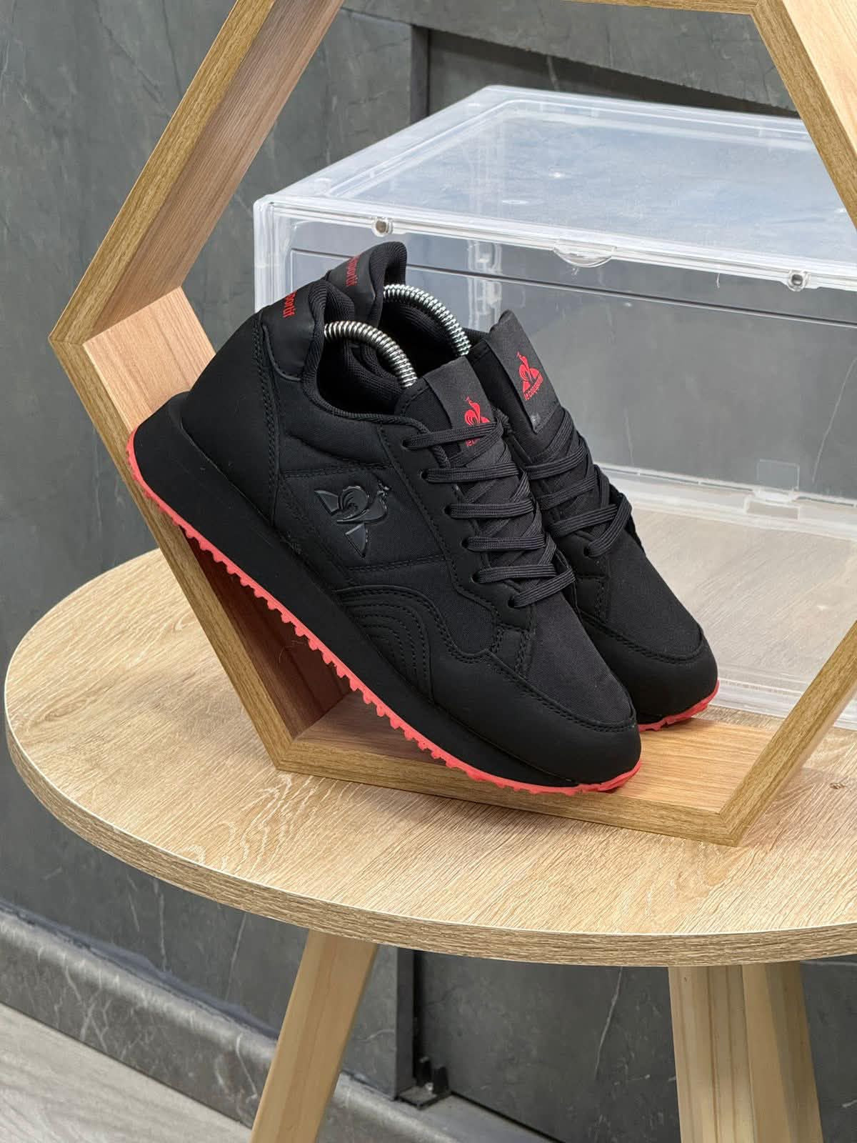 LE COQ SPORTIF NEGRO ROJO
