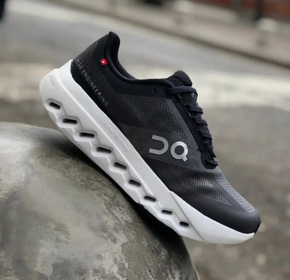 ON CLOUDSURFER NEGRO / BLANCO