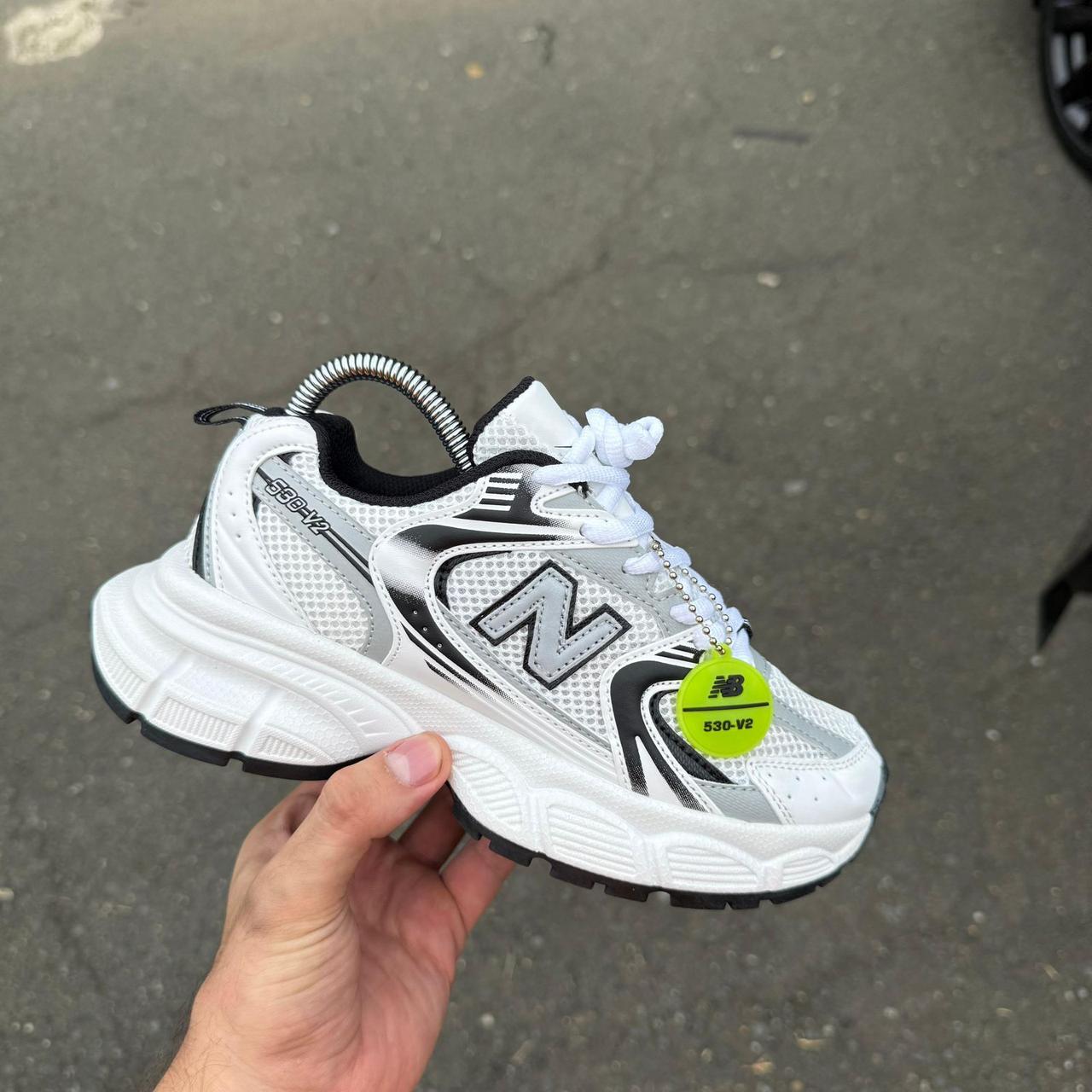 NEW BALANCE 530 V2 BLANCO NEGRO