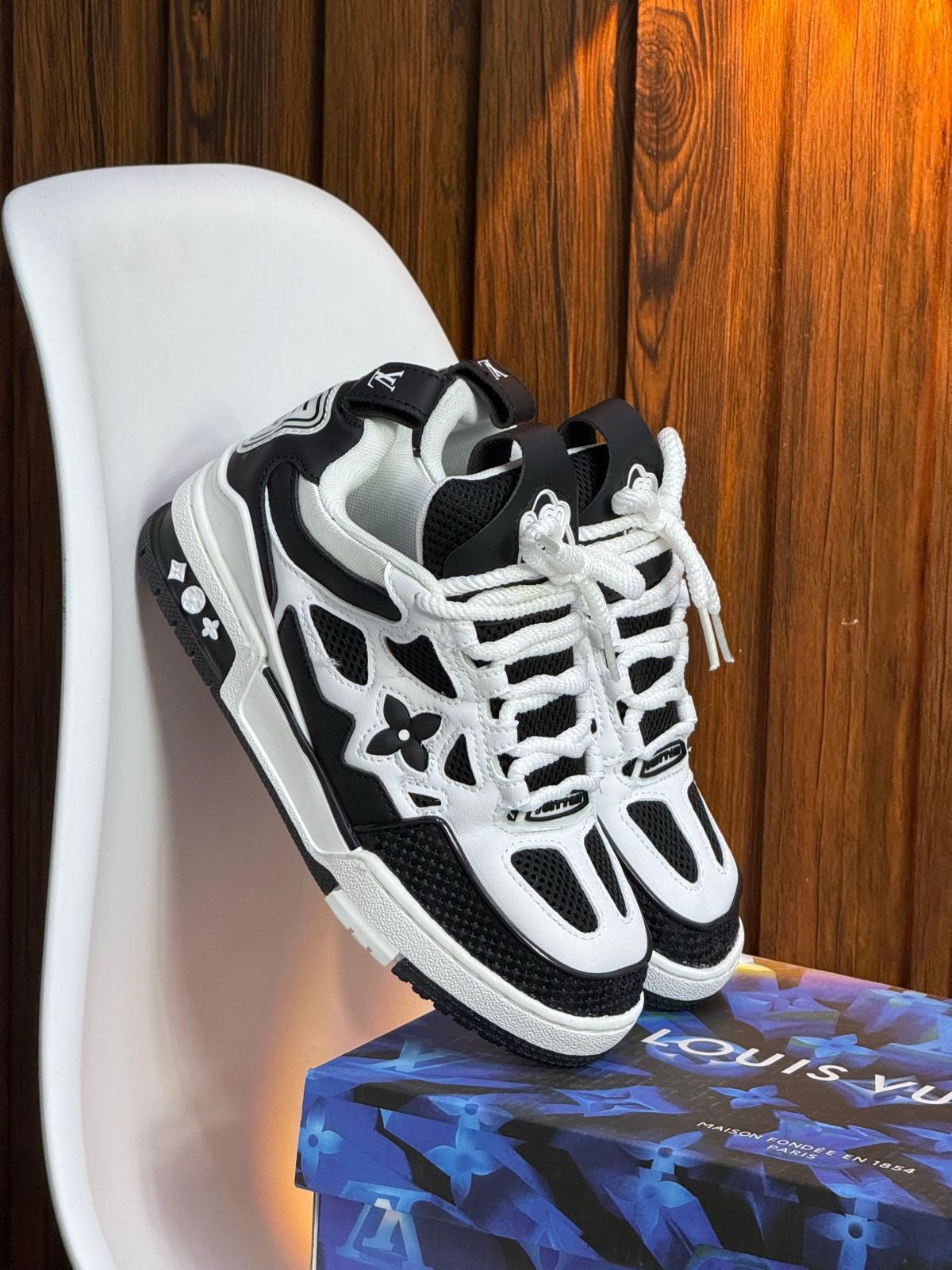 LOUIS VUITTON SKATE NEGRO BLANCO