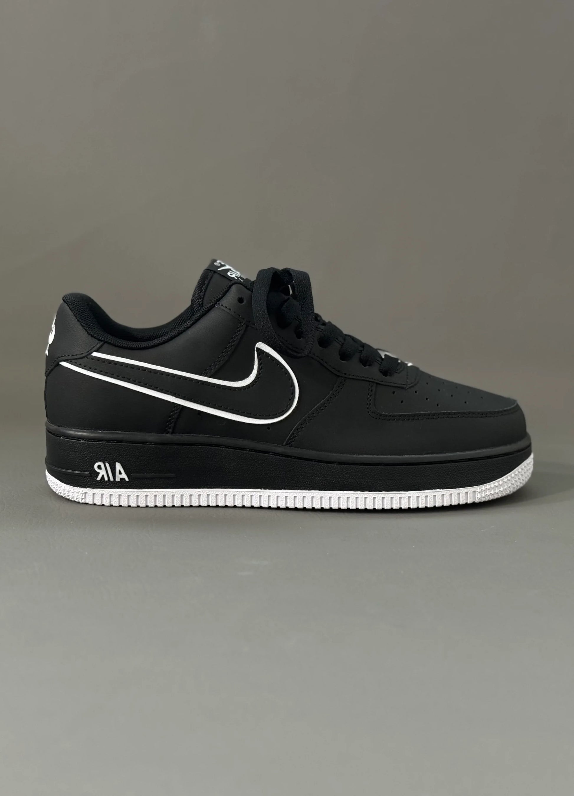 NIKE AIR FORCE ONE NEGRO/BLANCO – Tennis Premium - Main Image
