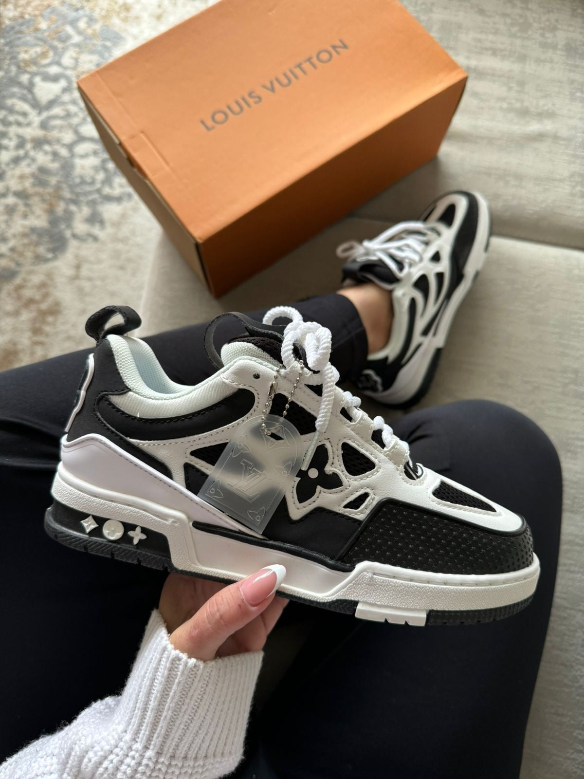 LOUIS VUITTON SKATE NEGRO - BLANCO
