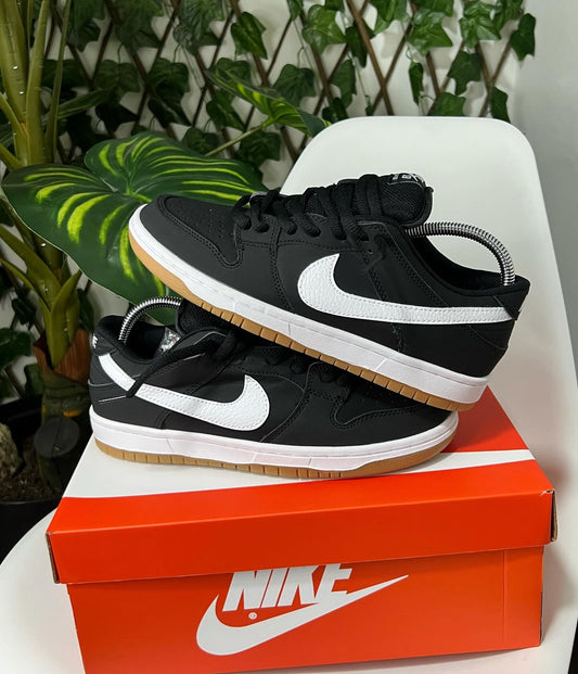 NIKE SB DUNK NEGRA - BLANCA