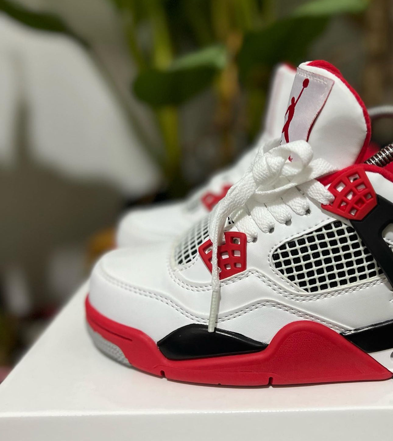 JORDAN RETRO BLANCO - ROJO
