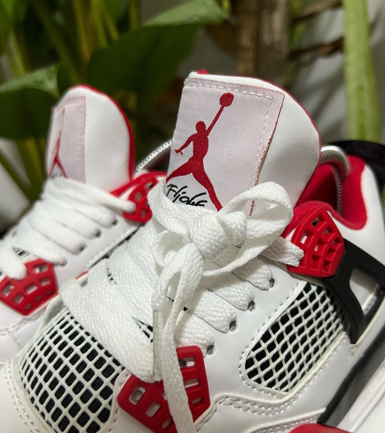 JORDAN RETRO BLANCO - ROJO