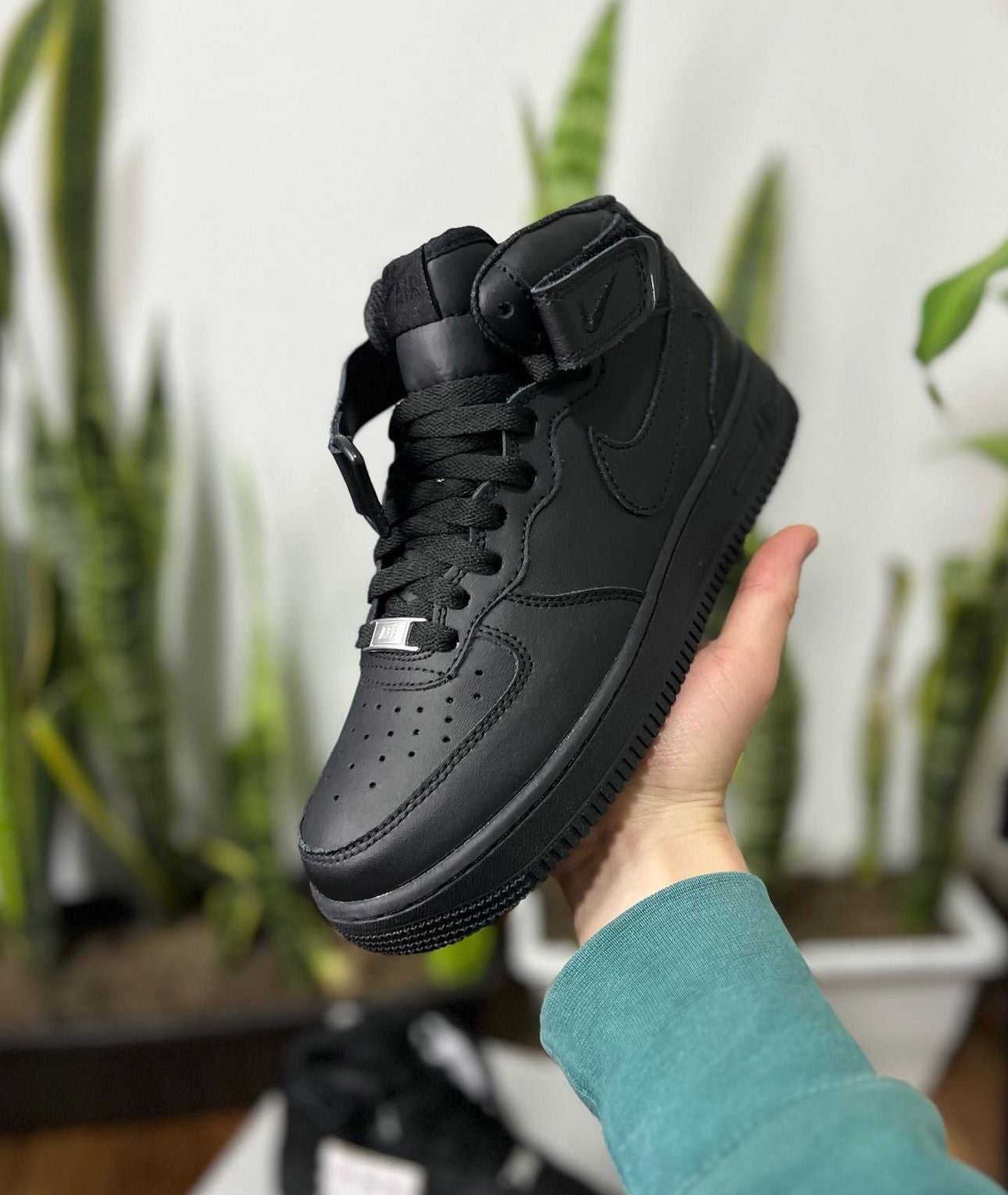 NIKE AIR FORCE ONE BOTA NEGRA
