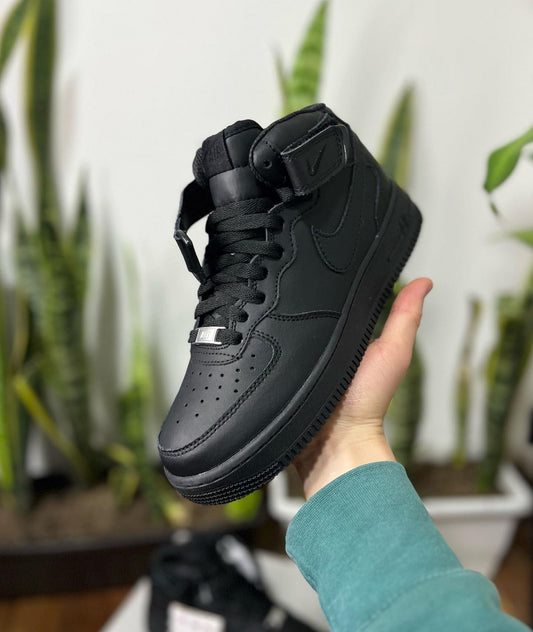 NIKE AIR FORCE ONE BOTA NEGRA