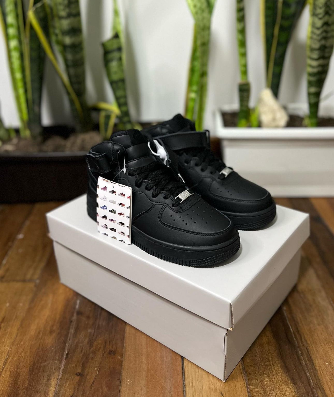 NIKE AIR FORCE ONE BOTA NEGRA