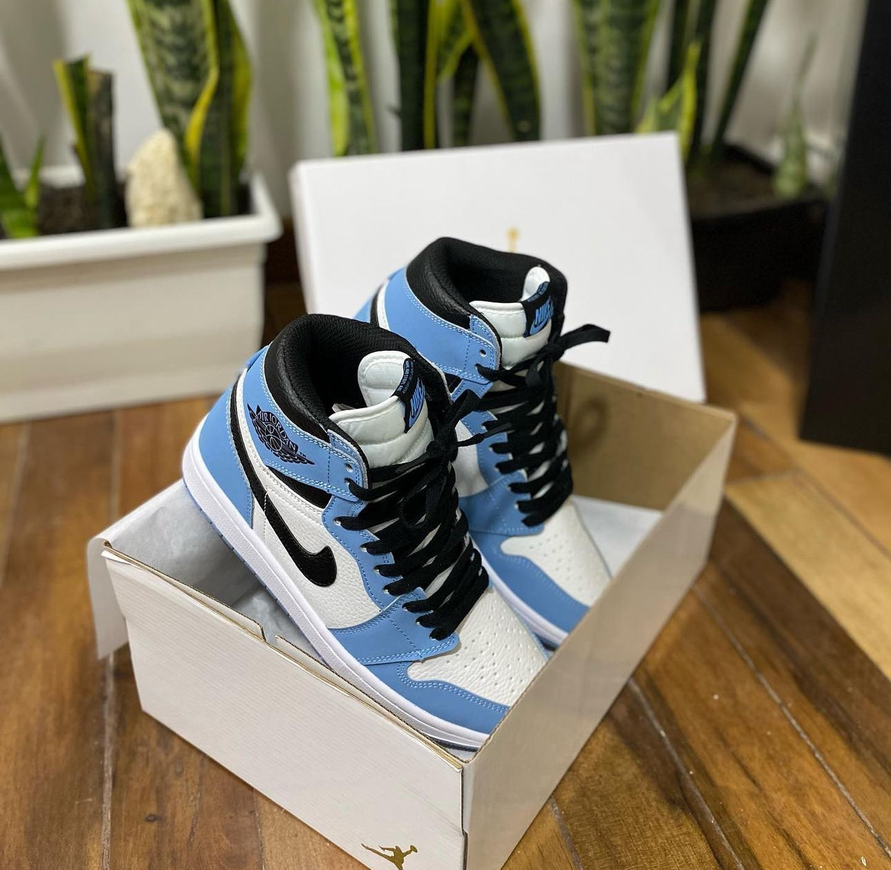 JORDAN RETRO AZUL - BLANCO