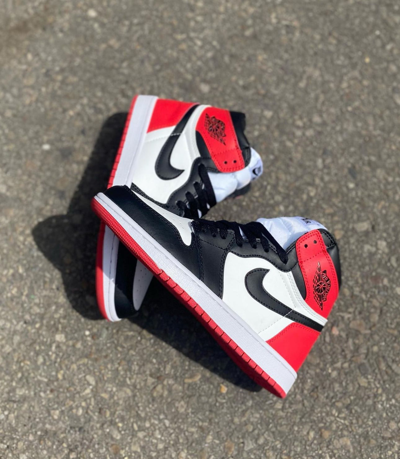 JORDAN RETRO 1 BLANCA - ROJA