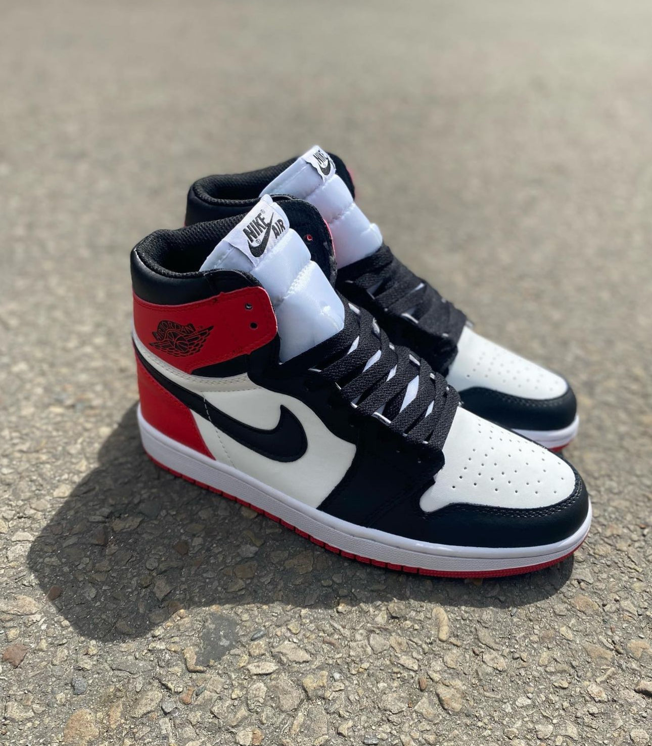 JORDAN RETRO 1 BLANCA - ROJA