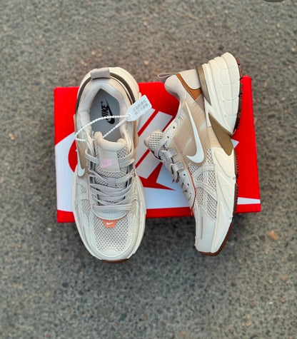 NIKE V2K RUN BEIGE