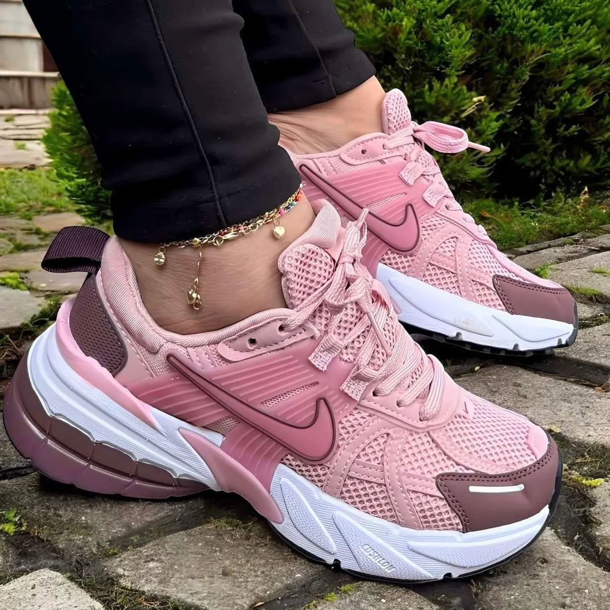 NIKE V2K RUN ROSADO