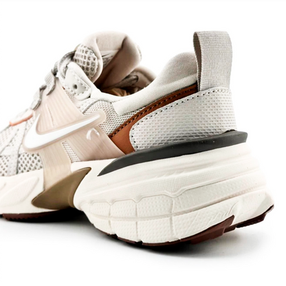 NIKE V2K RUN BEIGE