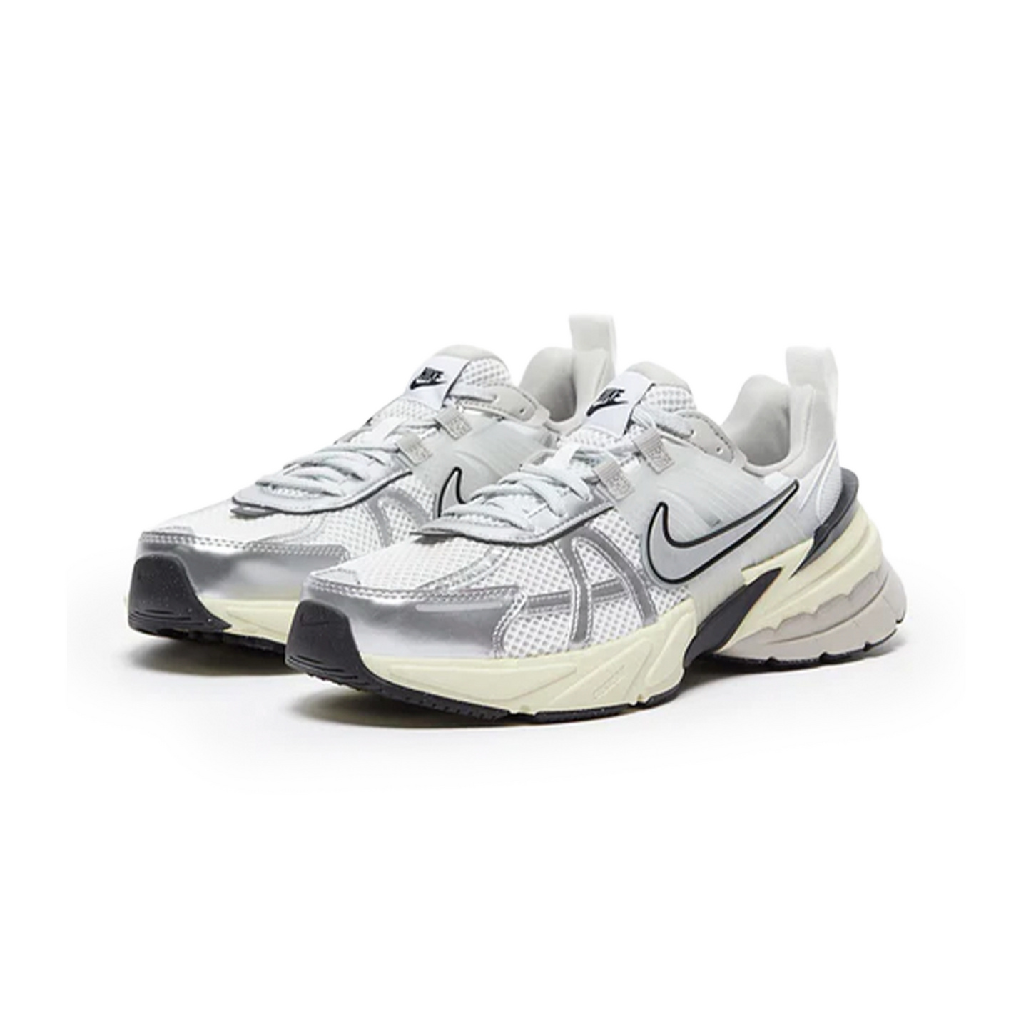 NIKE V2K RUN PLATEADO