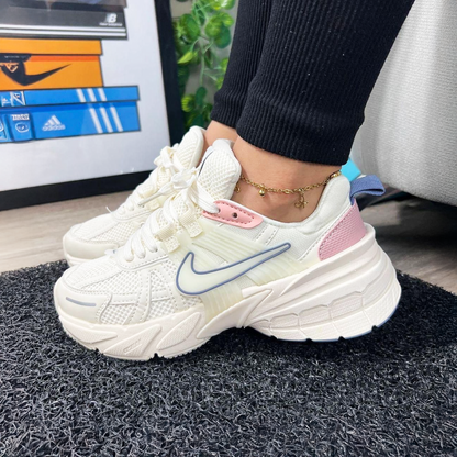 NIKE V2K RUN BLANCO / ROSADO
