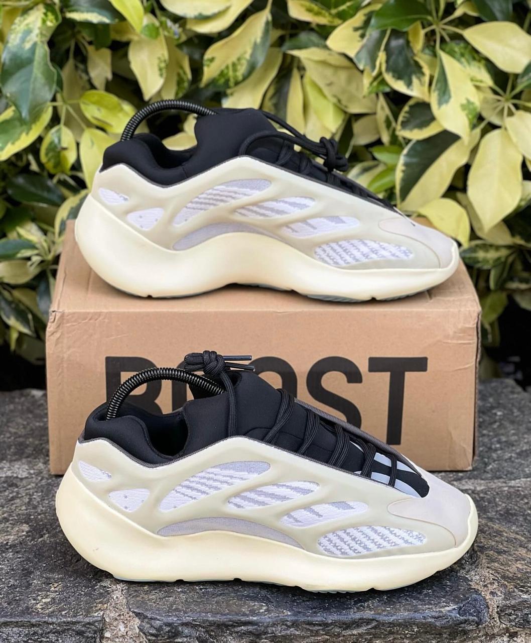ADIDAS YEEZY 700 V3