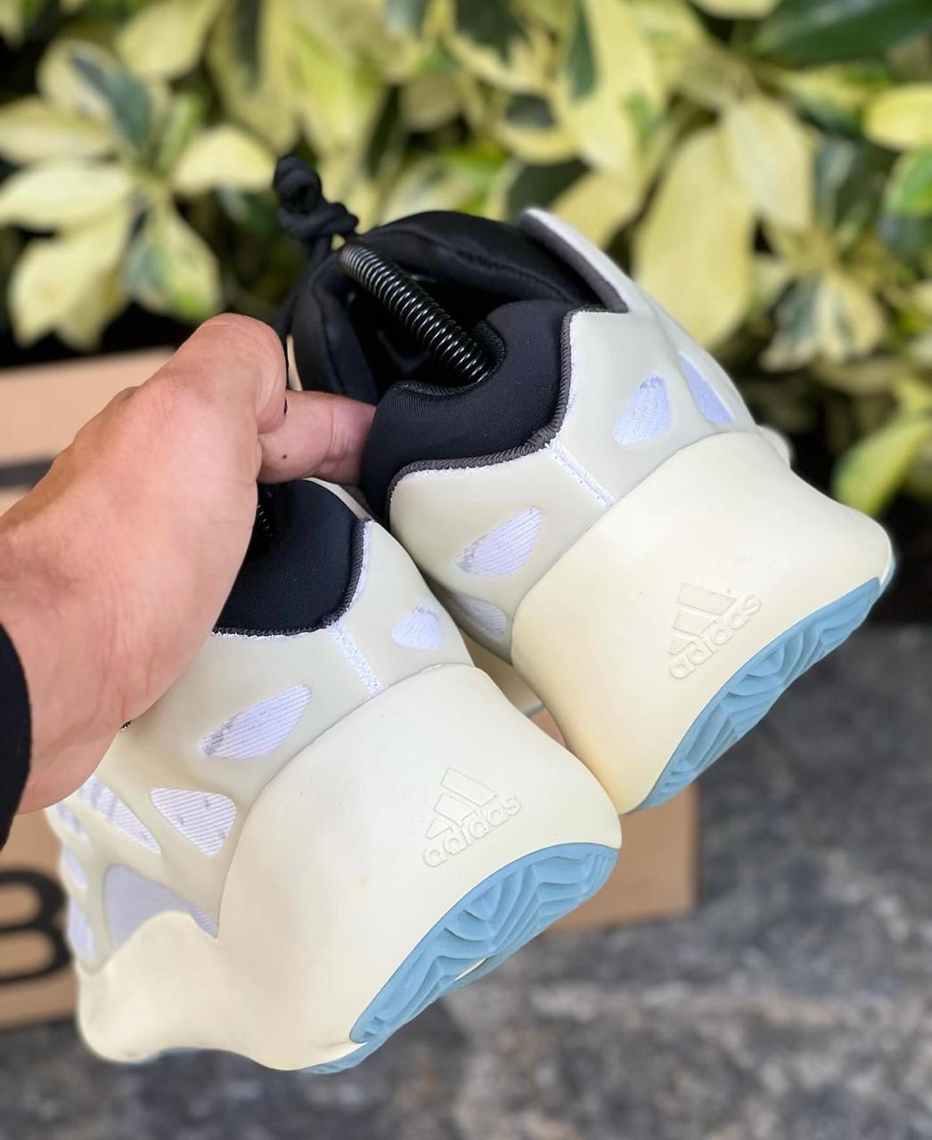 ADIDAS YEEZY 700 V3