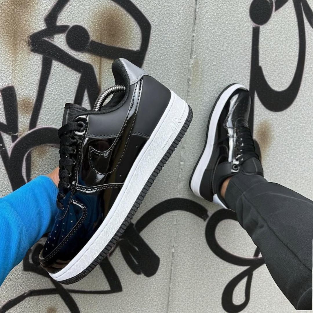 NIKE AIR FORCE 1 CHAROL NEGRO / BLANCO