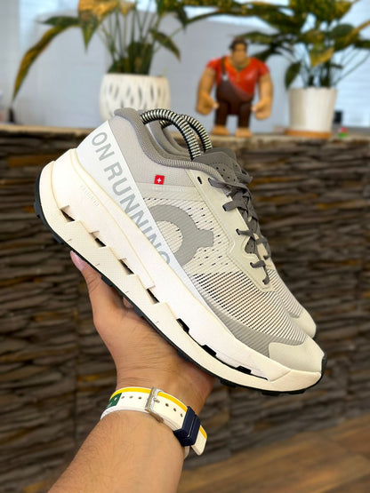 ON RUNNING CLOUD ULTRA 3 GRIS / BLANCO