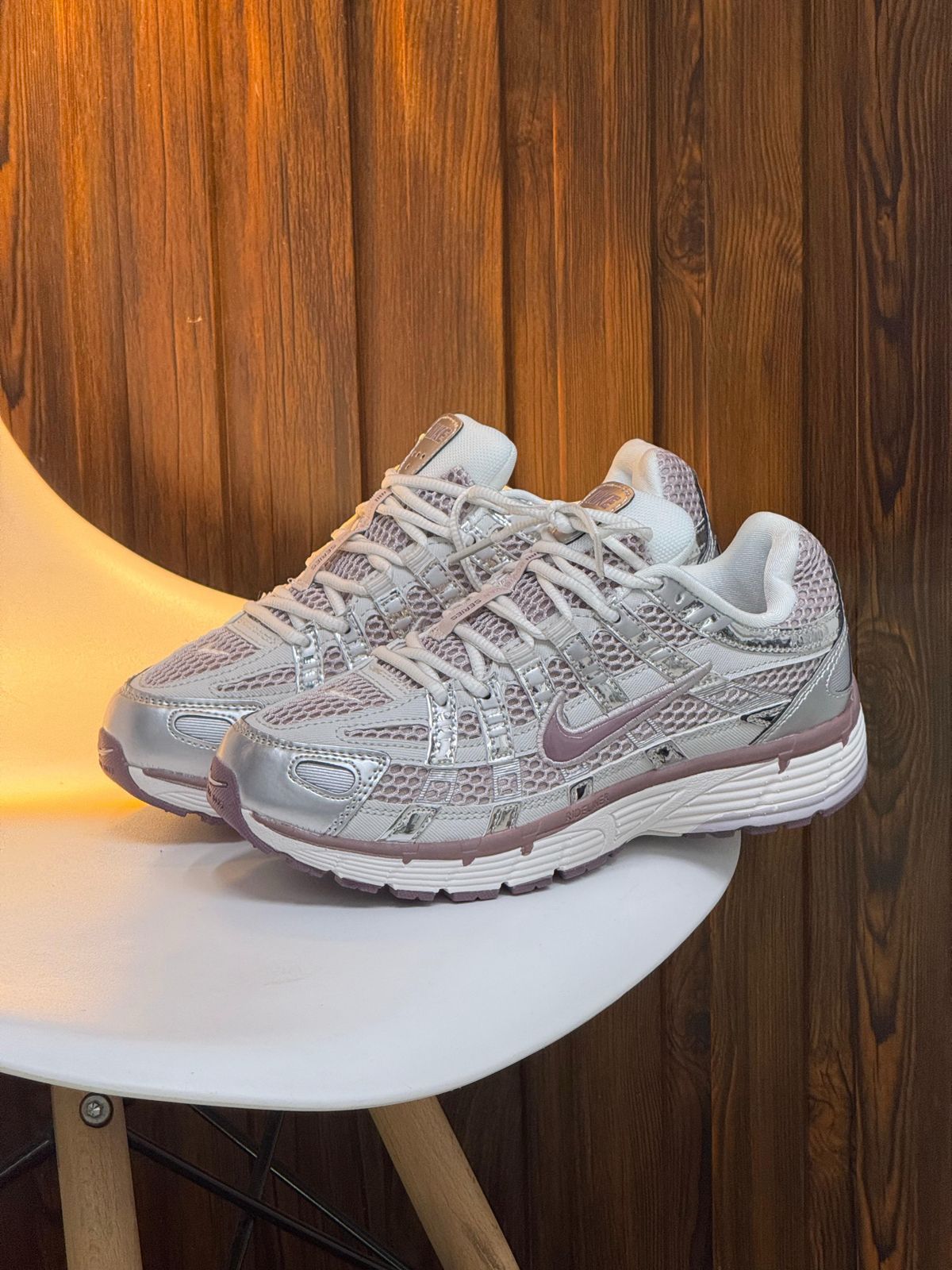 NIKE P6000 BLANCO / PLATEADO / VIOLETA