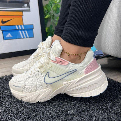 NIKE V2K RUN BLANCO / ROSADO