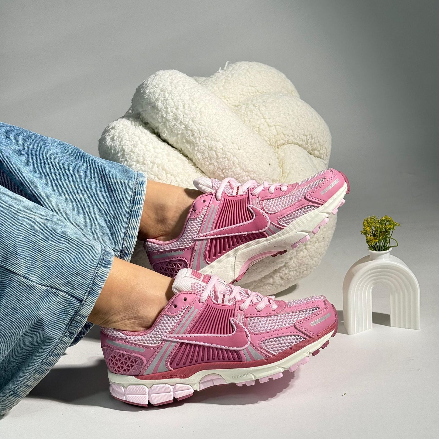 NIKE ZOOM VOMERO 5 ROSADO