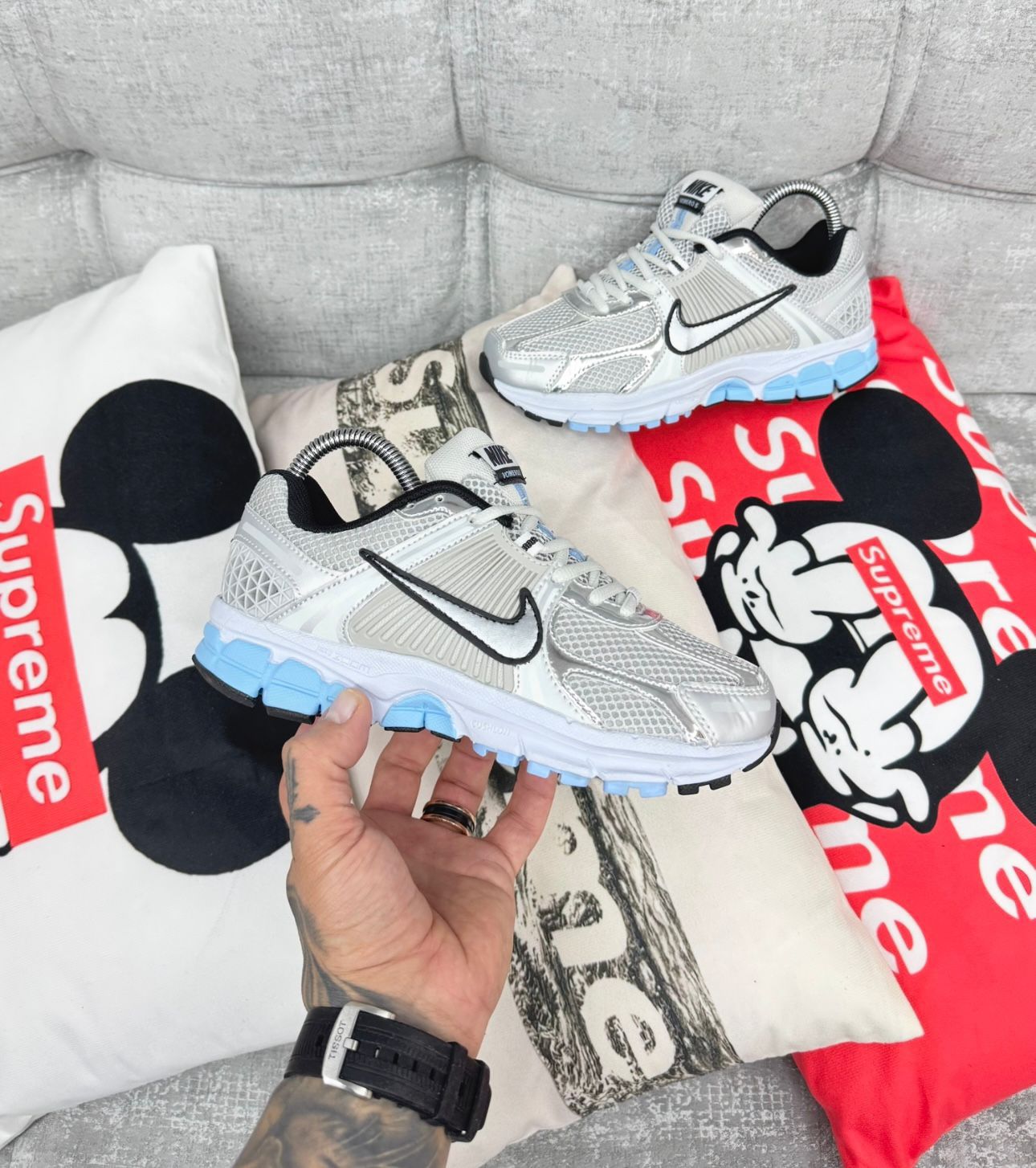NIKE ZOOM VOMERO 5 PLATEADO / AZUL