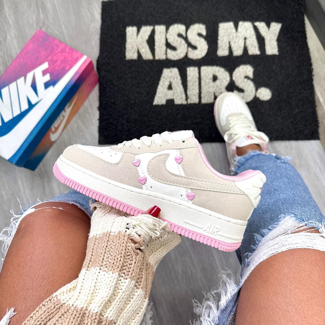 NIKE AIR FORCE 1 SAN VALENTIN